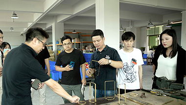 【學(xué)習(xí)紀(jì)實(shí)】走進(jìn)神話照明生產(chǎn)基地